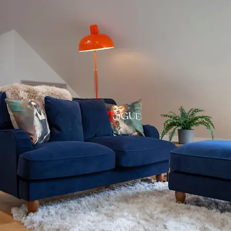 Apartment Higgihaus Cabot Mews #40 Sunday - Friday Location *